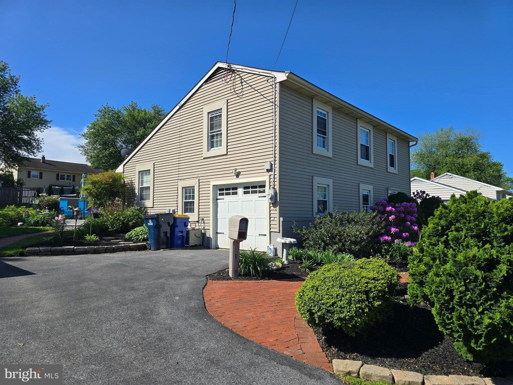 Photo of 536 Westfield Drive, NEW HOLLAND, PA 17557 (MLS # PALA2069620)