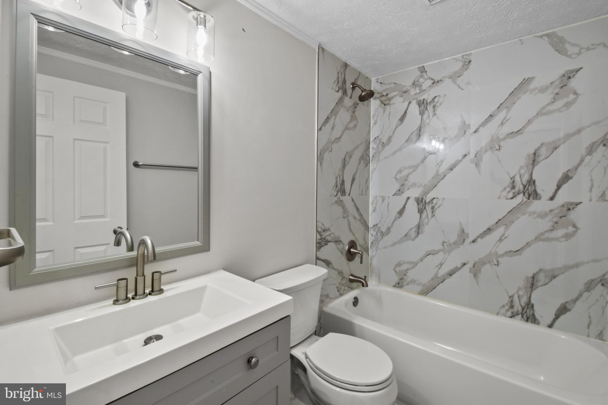 TODDS TAVERN - Residential