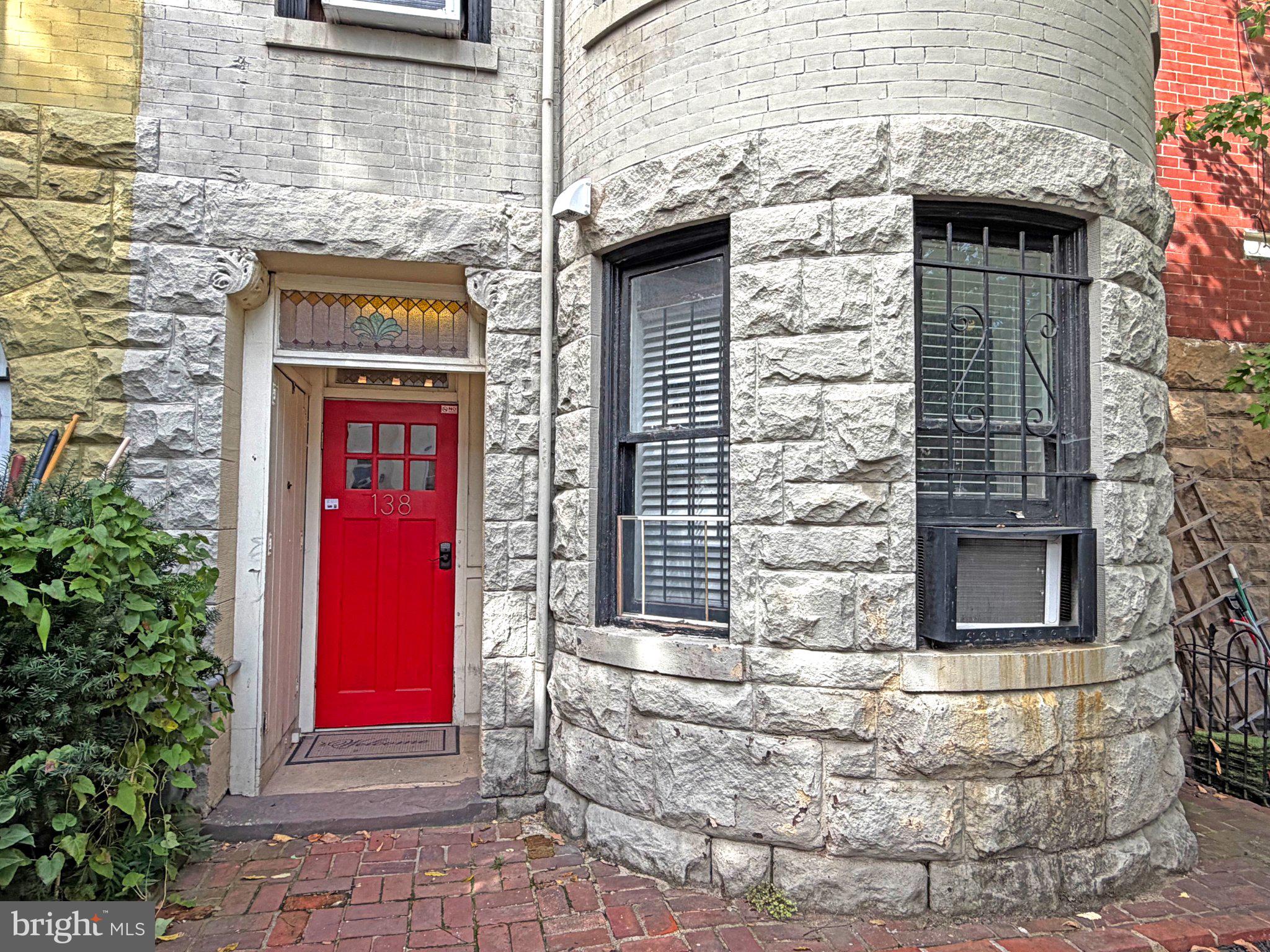 138 6TH STREET NE