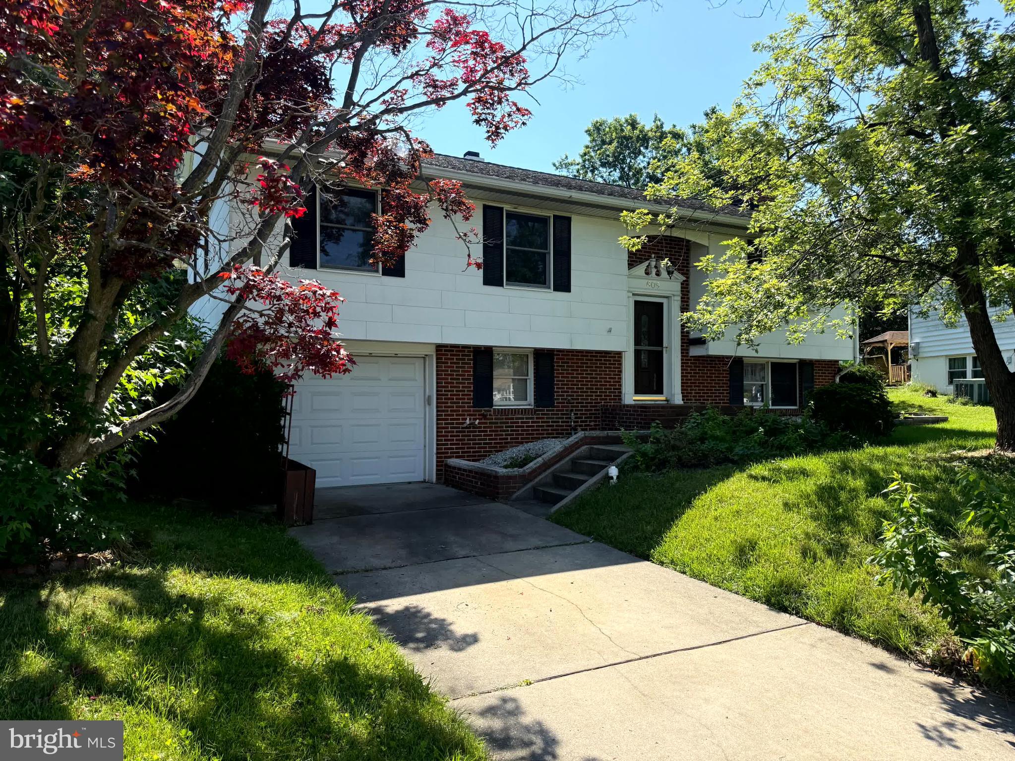 609 BAYBERRY COURT