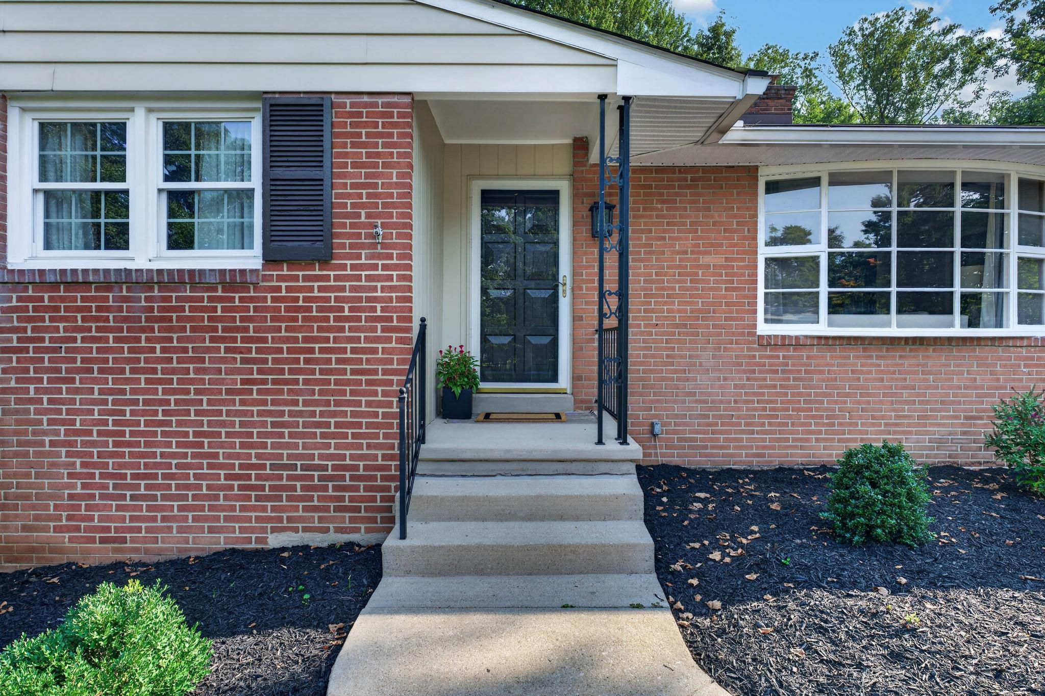 910 HUNTSMAN ROAD