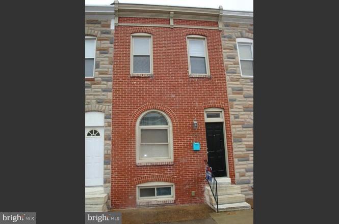 Wonderful 3 Bedroom, 1.5 Bath Townhome. Close to Carroll Park, UMAB, Stadiums, Inner Harbor, UMAB and Casino Entertainment District. Enjoy hardwood floors, Stainless Appliances, Granite Counter Tops, A private back yard, exposed brick throughout and much more! Subject to current lease.
