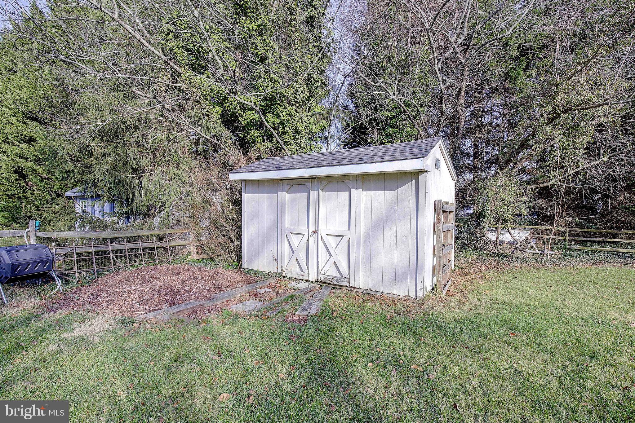 PLEASANT PLAINS - Residential