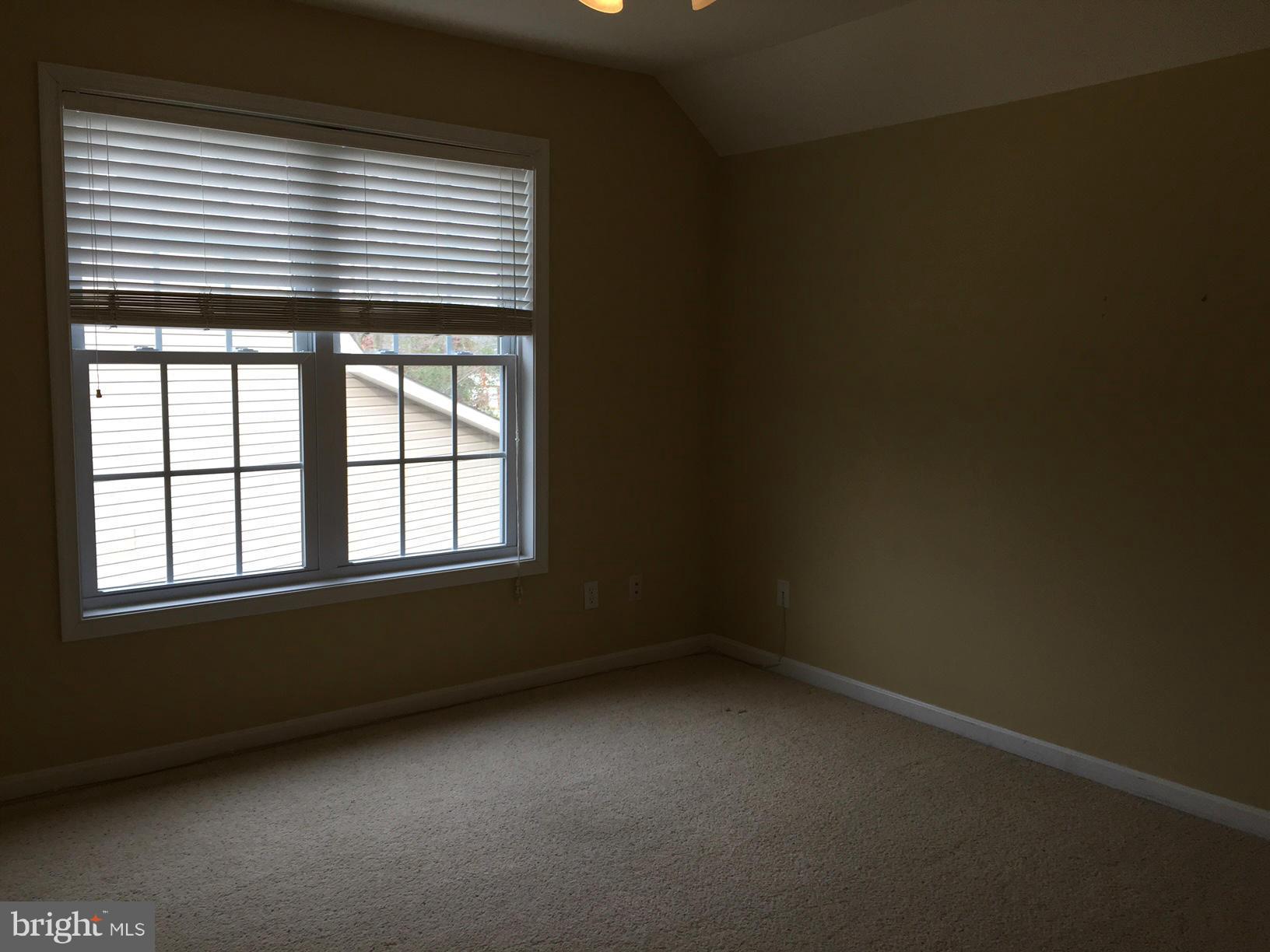 ESTATES AT SINGLETREE - Residential Lease