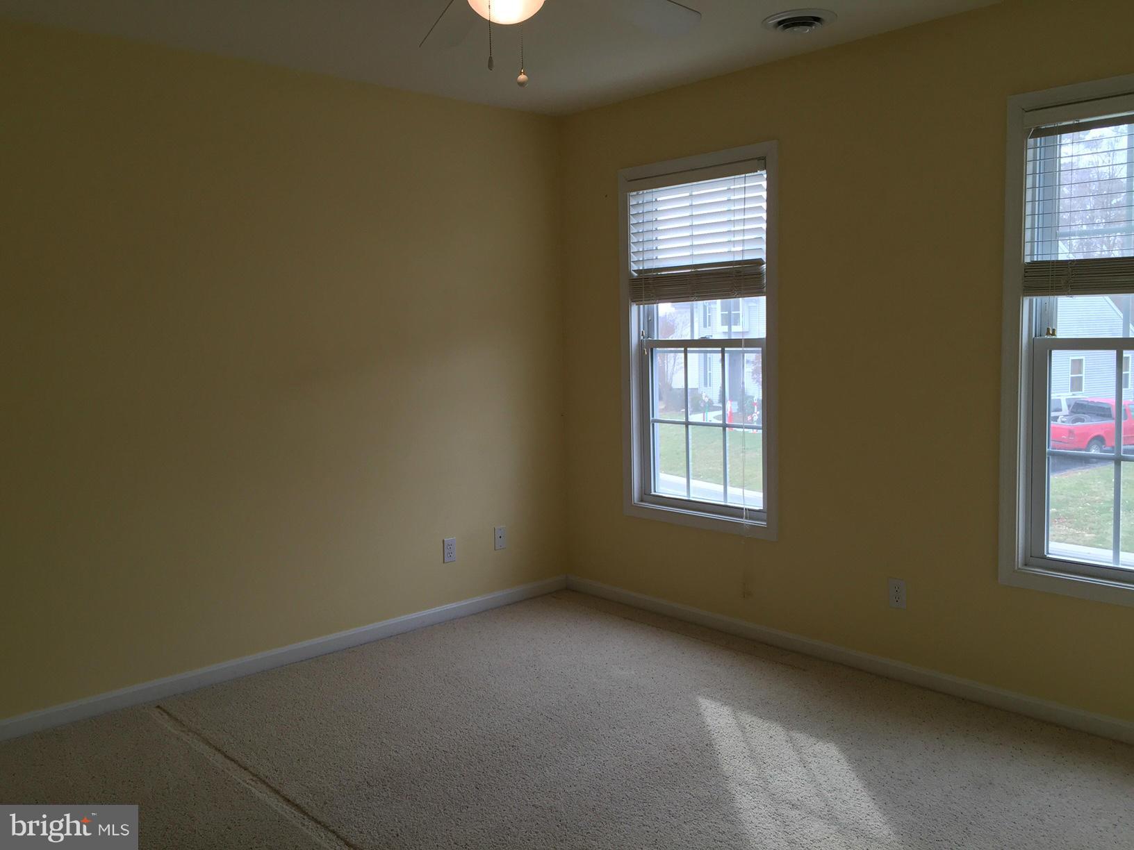 ESTATES AT SINGLETREE - Residential Lease