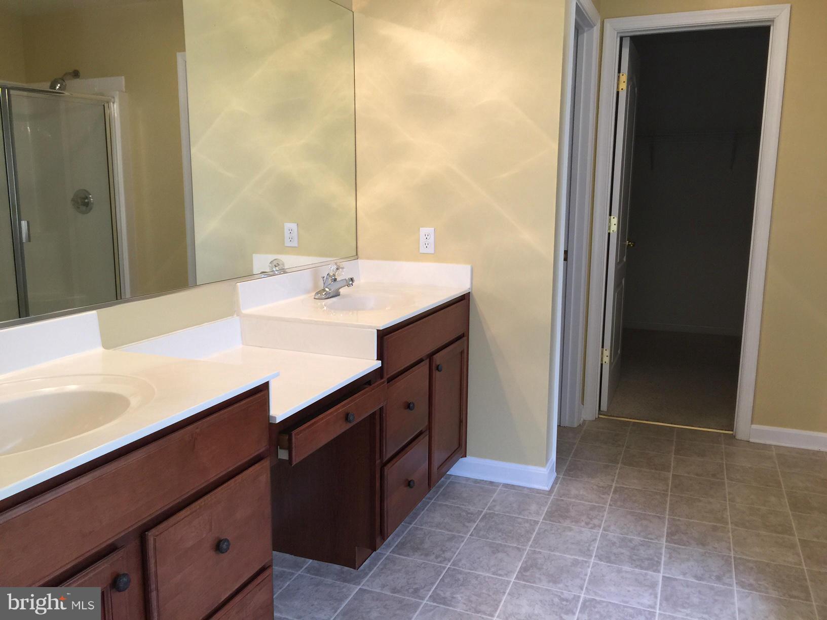 ESTATES AT SINGLETREE - Residential Lease