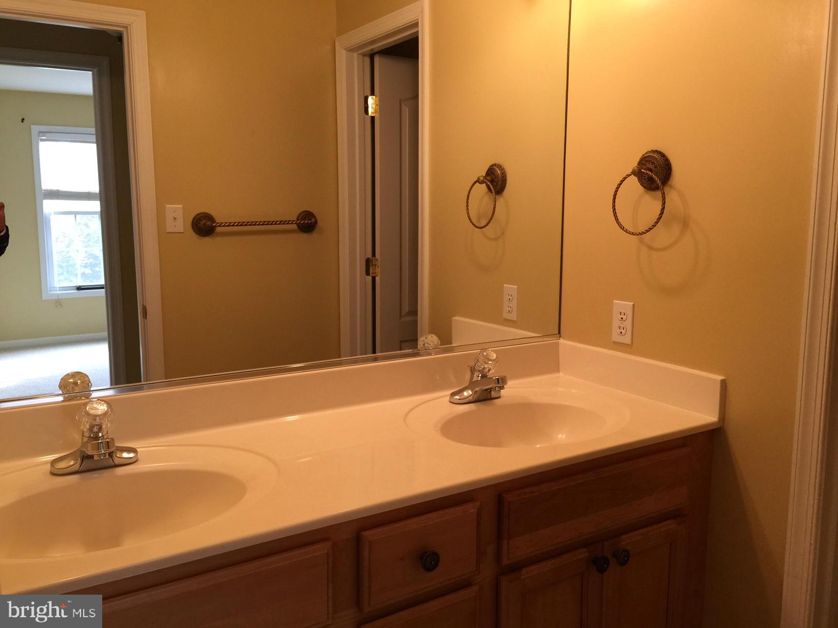 ESTATES AT SINGLETREE - Residential Lease