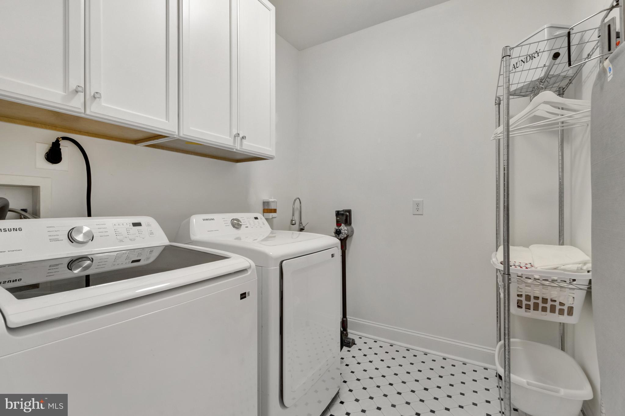 WOLFE POINTE - Residential