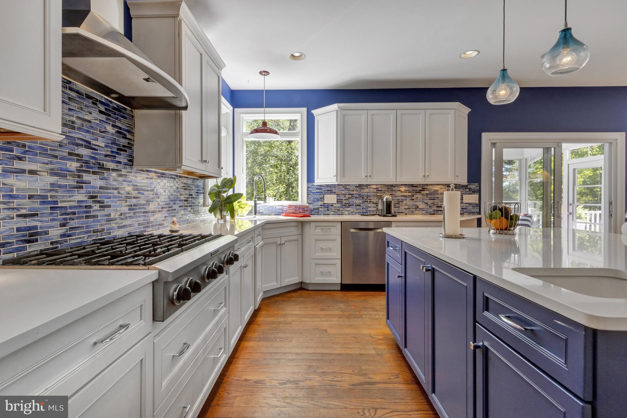 WOLFE POINTE - Residential