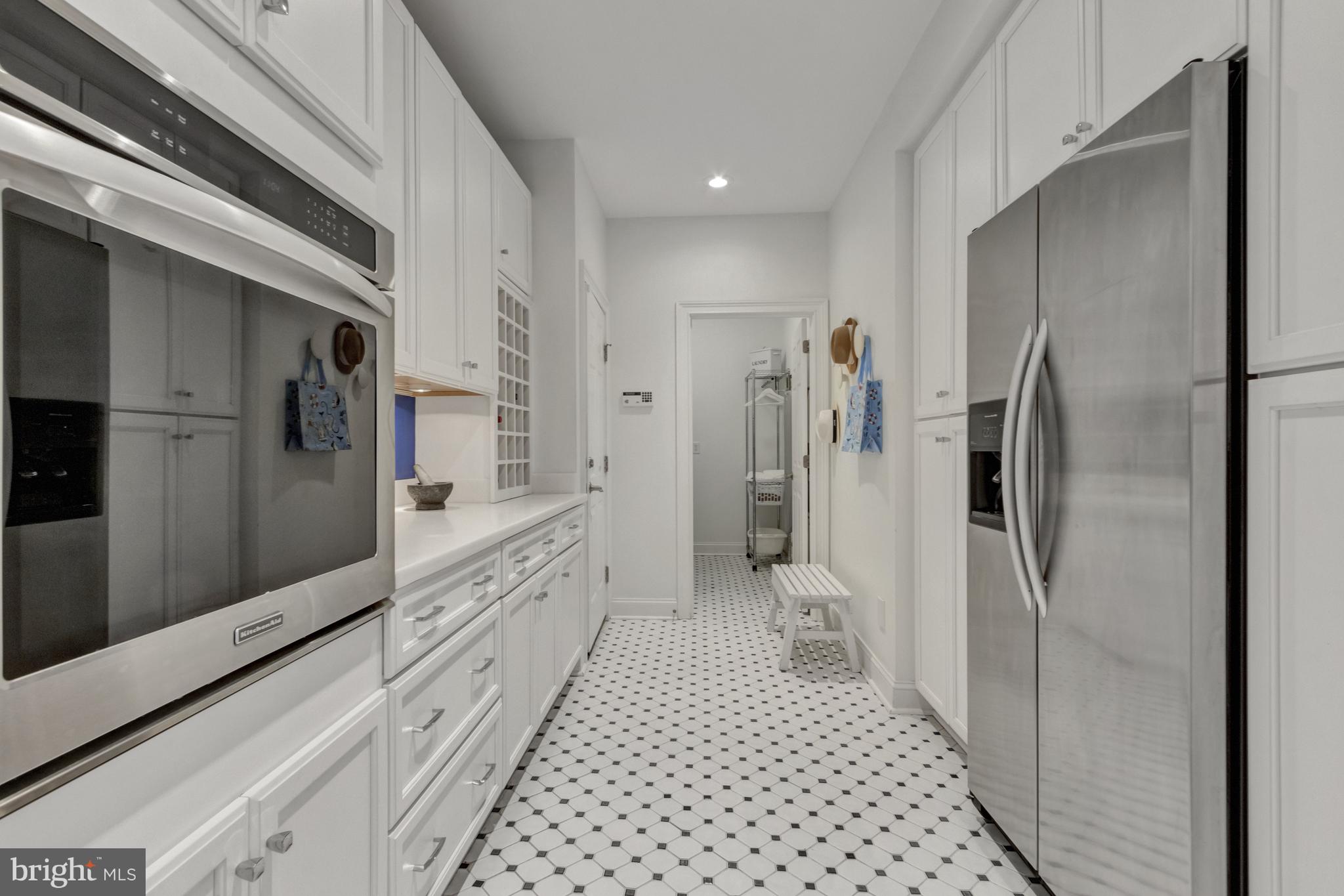 WOLFE POINTE - Residential