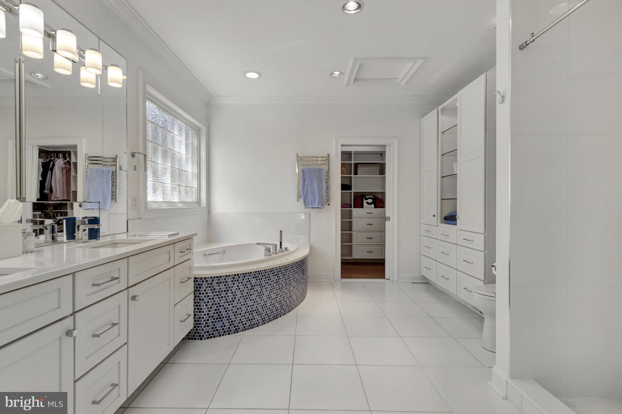 WOLFE POINTE - Residential