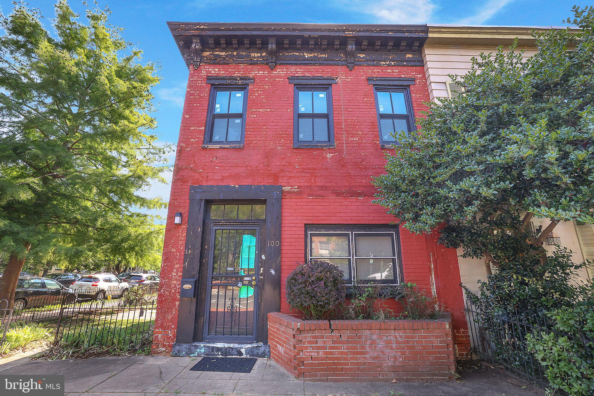 100 6TH STREET SE