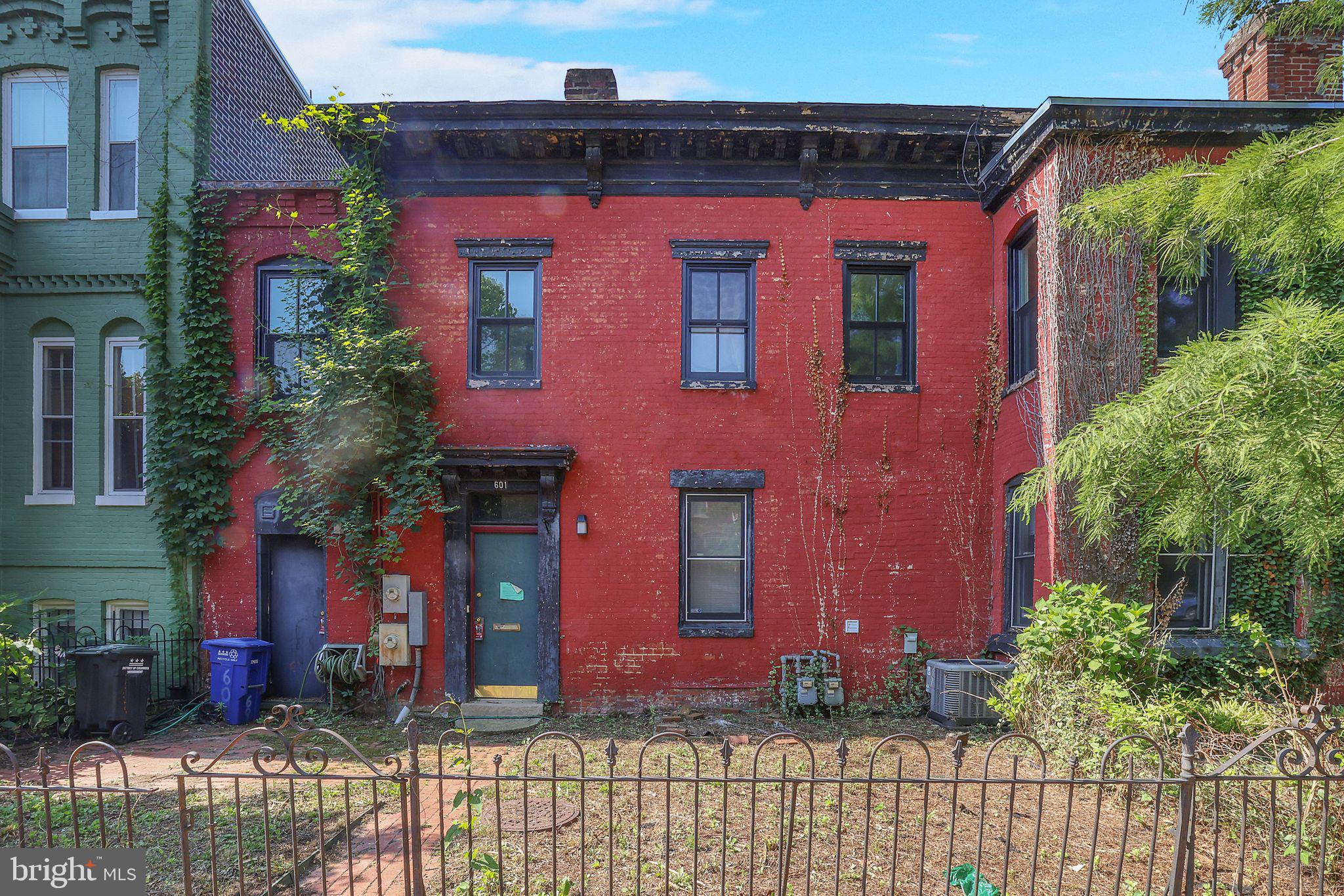 100 6TH STREET SE