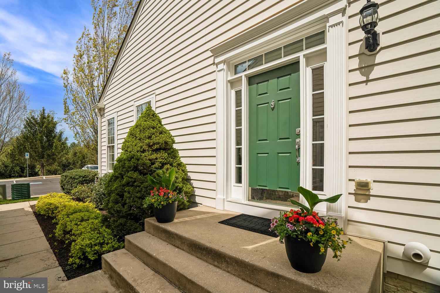 4116 LOTUS CIRCLE 8