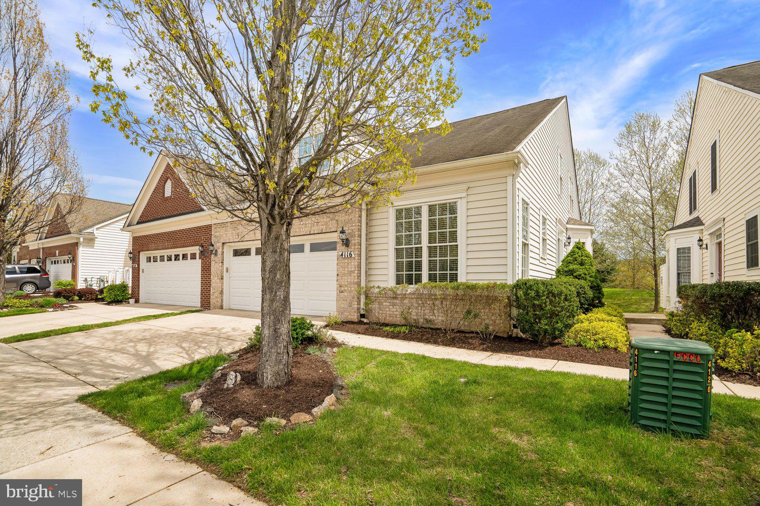 4116 LOTUS CIRCLE 8