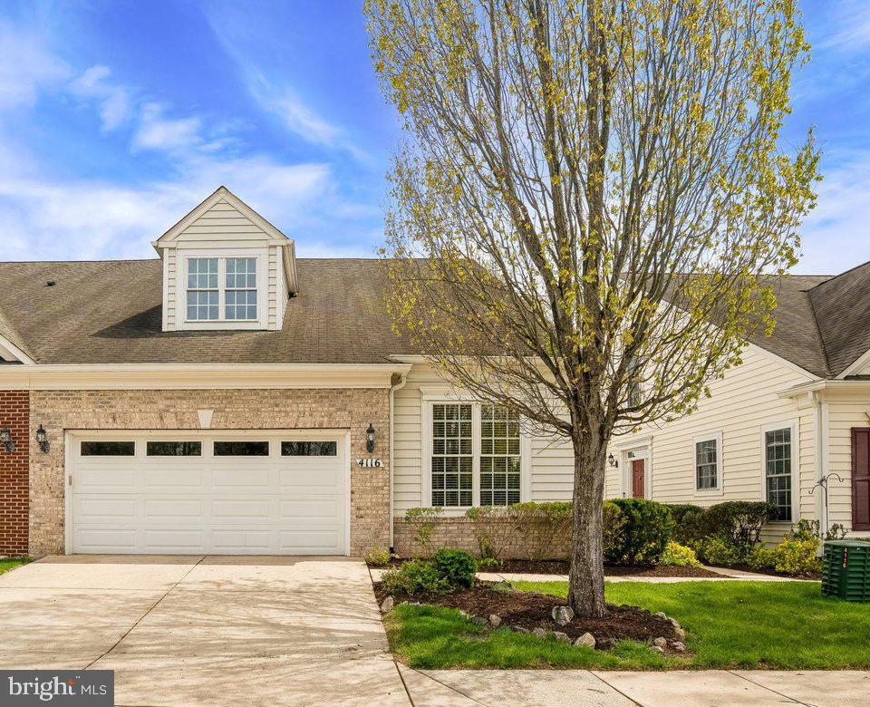 4116 LOTUS CIRCLE 8