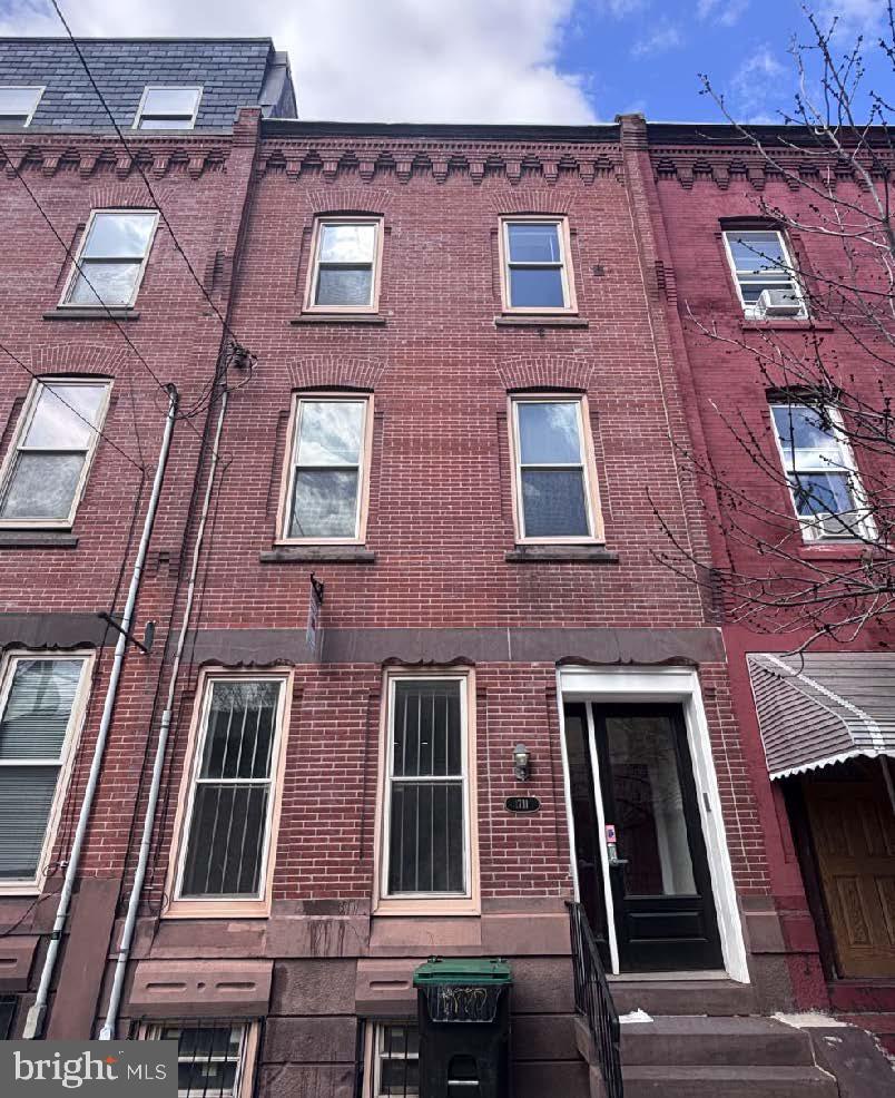 1711 W. Montgomery Avenue is an updated four-bedroom/four-bath property located about three blocks from North Broad Street and pedestrian to Temple University. The property features modern kitchens and baths with wood and tile floors, carpeted bedrooms, and ample closet space. The dine-in kitchen has full-size stainless steel appliances and plenty of cabinet space for storage. Residents have access to the Broad Street Subway (Cecil B. Moore Station), regional rail (Temple Station), and numerous bus and trolley routes.