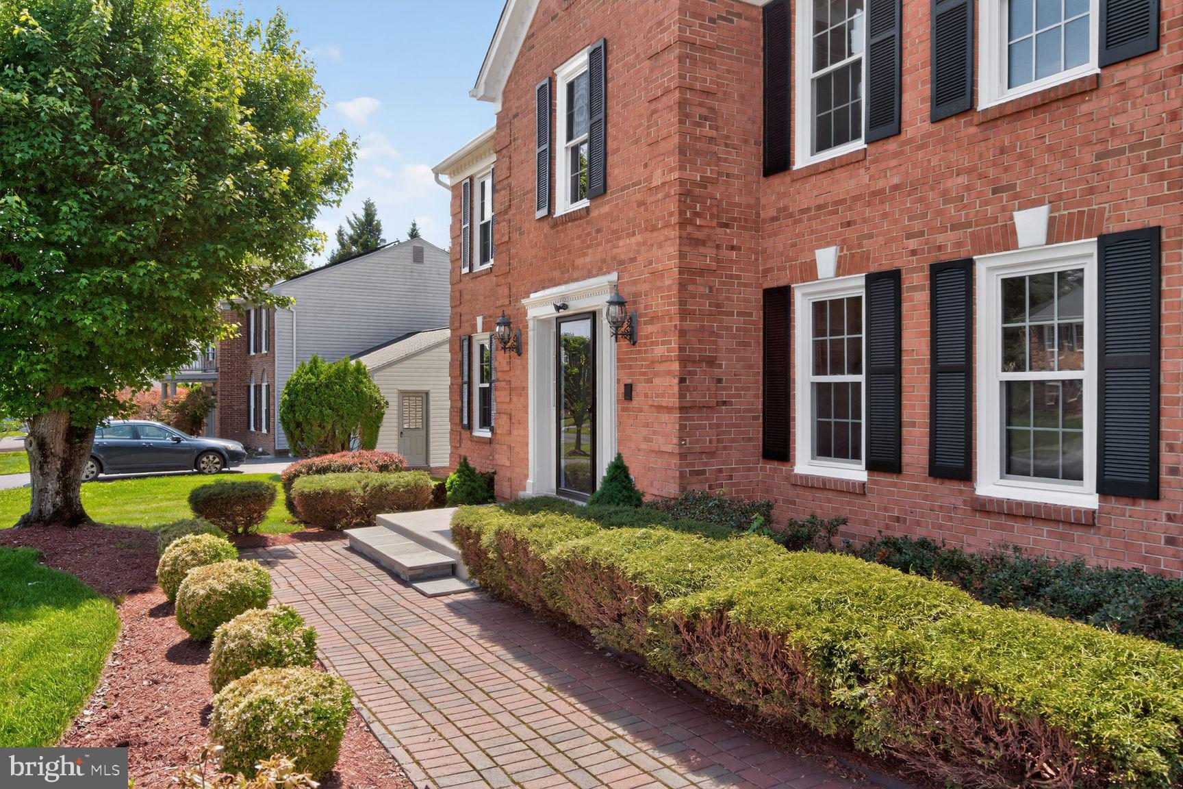 NAPLES MANOR - Residential