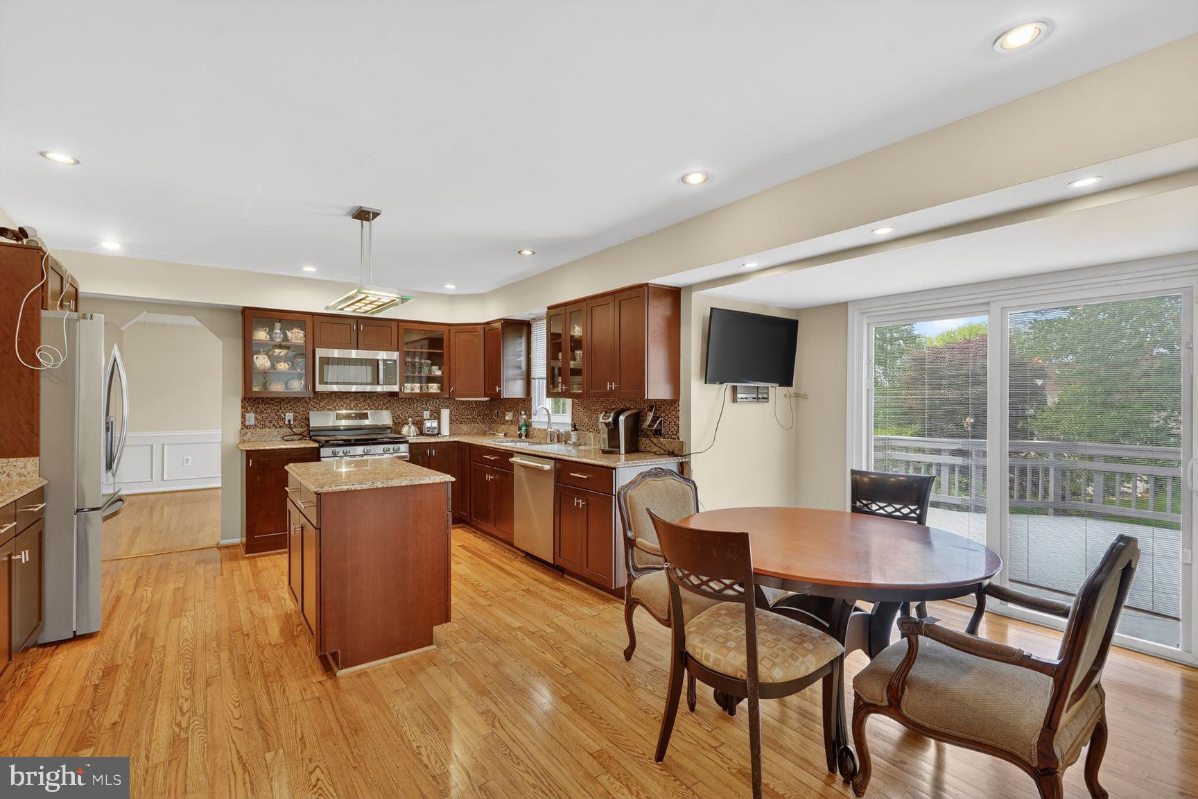 NAPLES MANOR - Residential