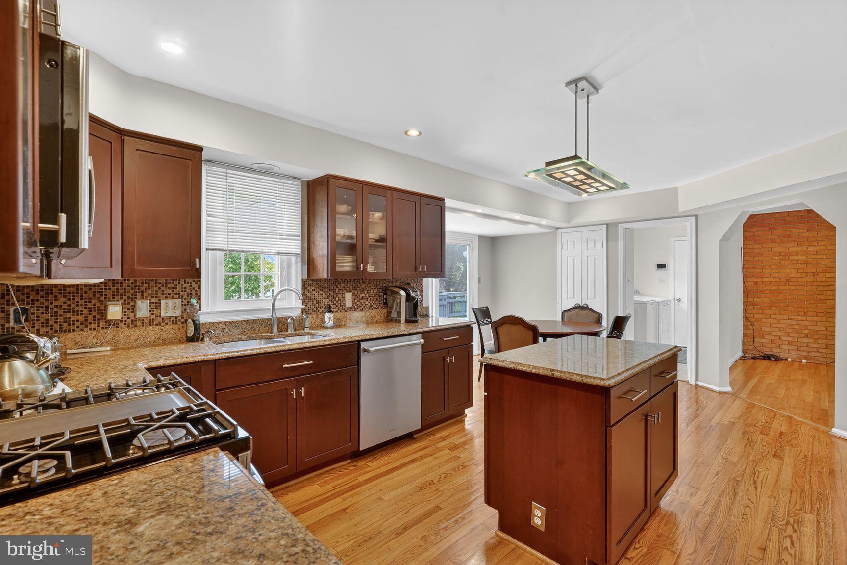 NAPLES MANOR - Residential
