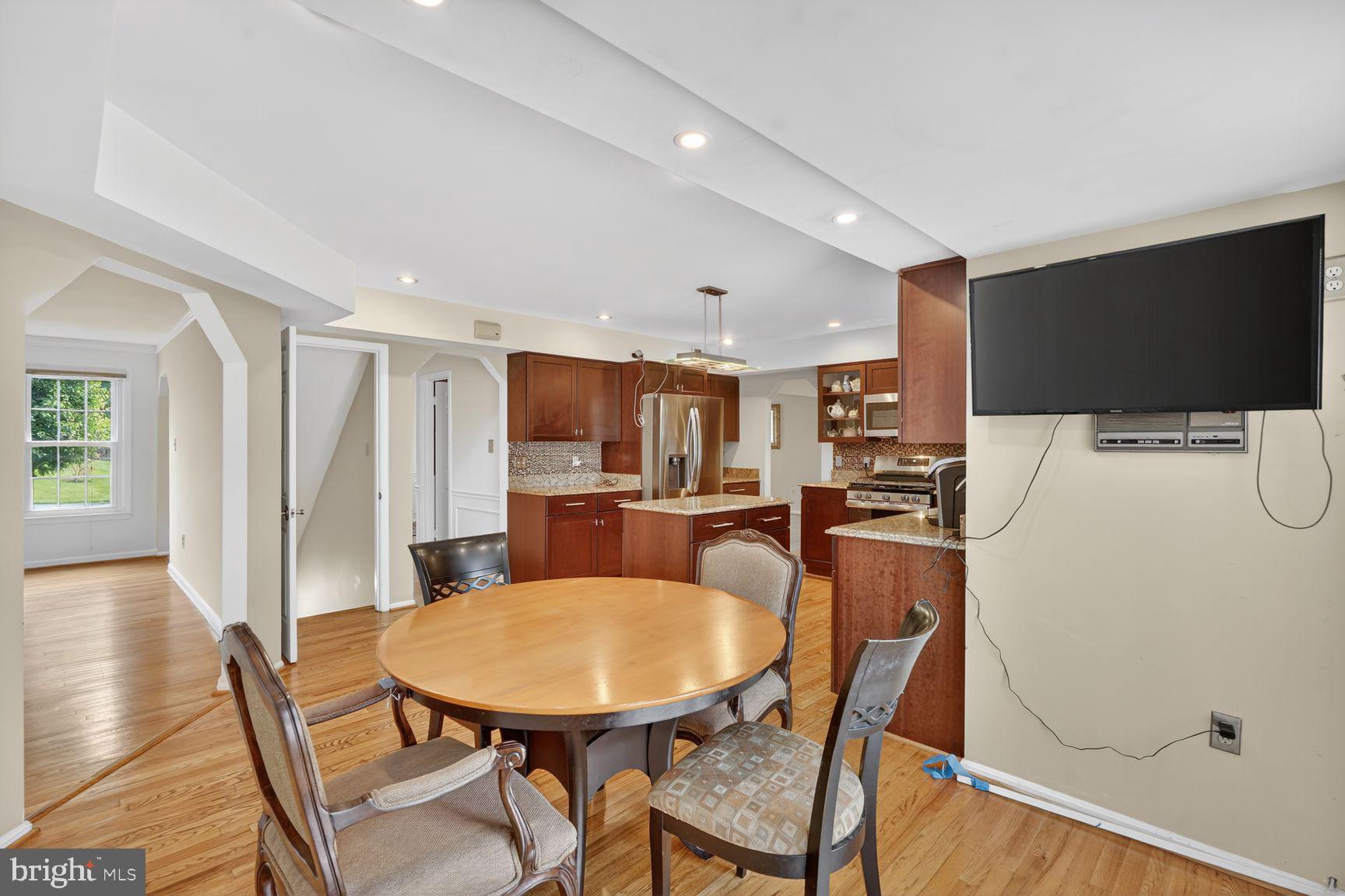 NAPLES MANOR - Residential
