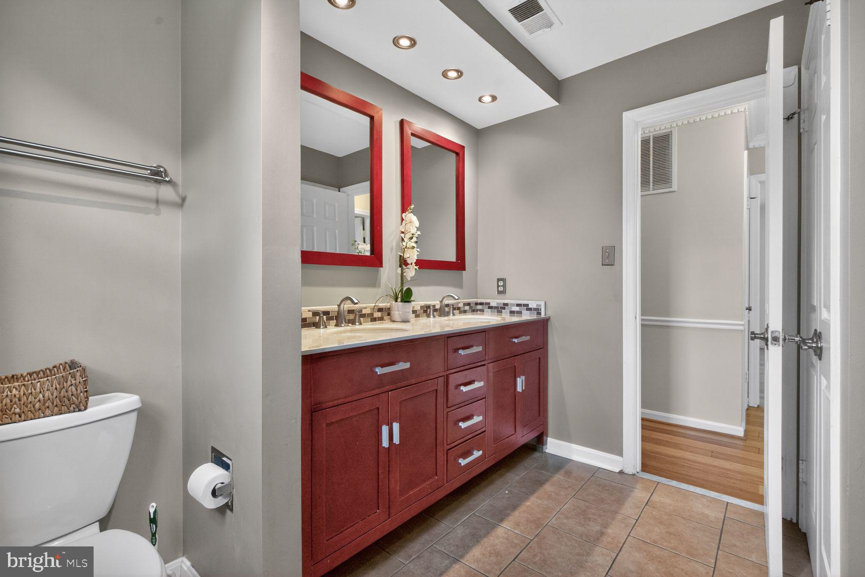 NAPLES MANOR - Residential