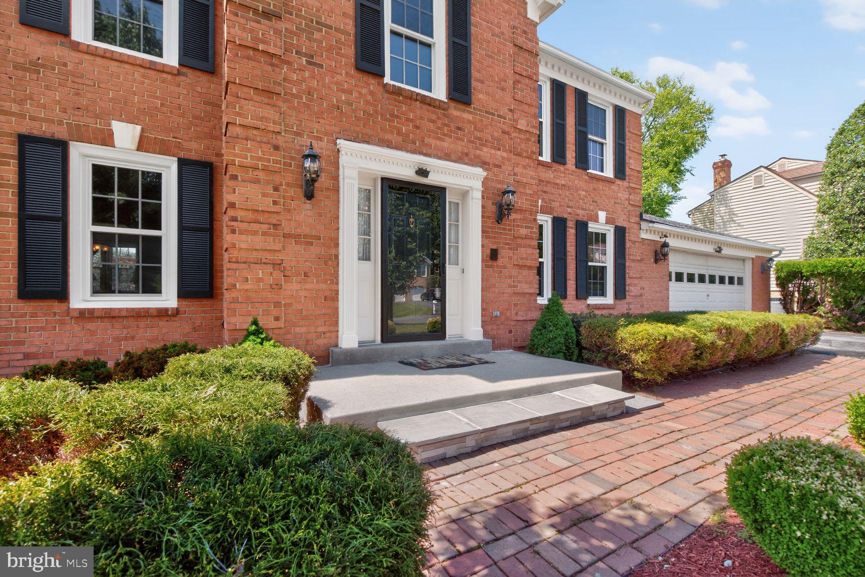 NAPLES MANOR - Residential