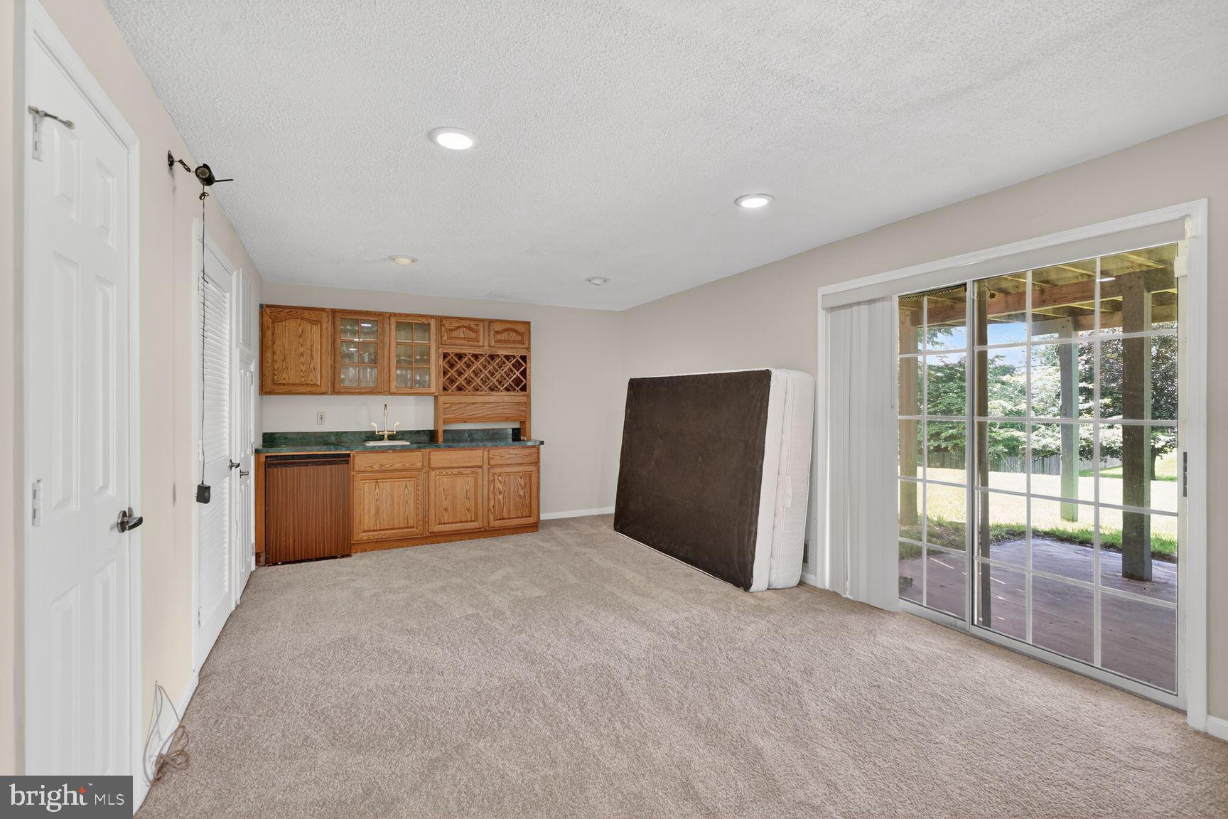 NAPLES MANOR - Residential