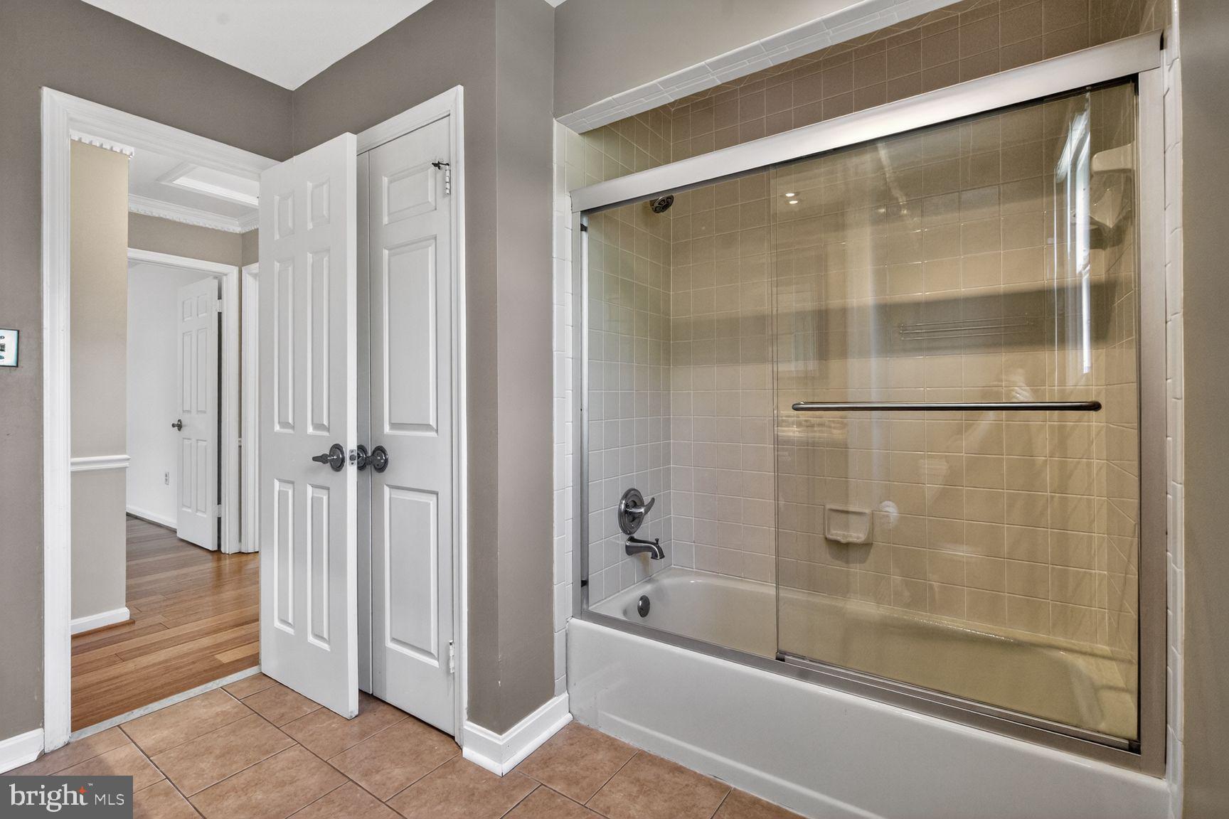 NAPLES MANOR - Residential