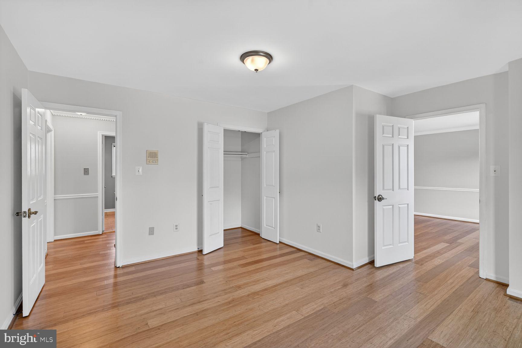 NAPLES MANOR - Residential