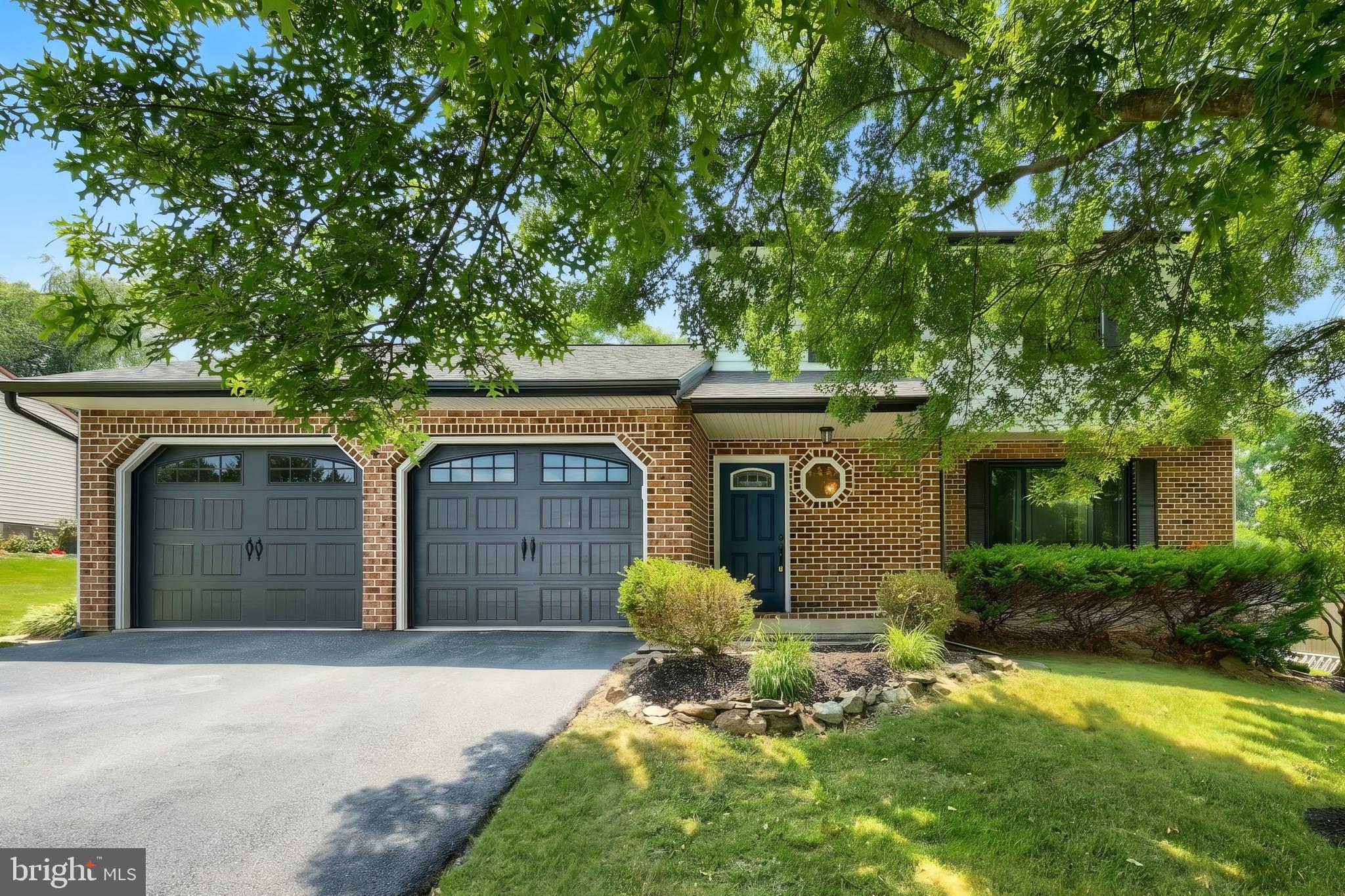 2832 GLEN HOLLOW DRIVE