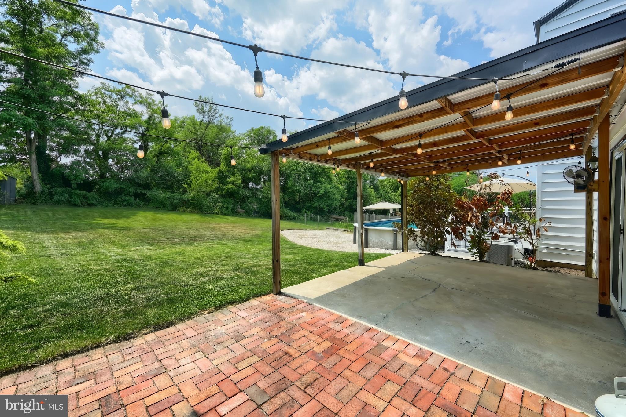 2832 GLEN HOLLOW DRIVE