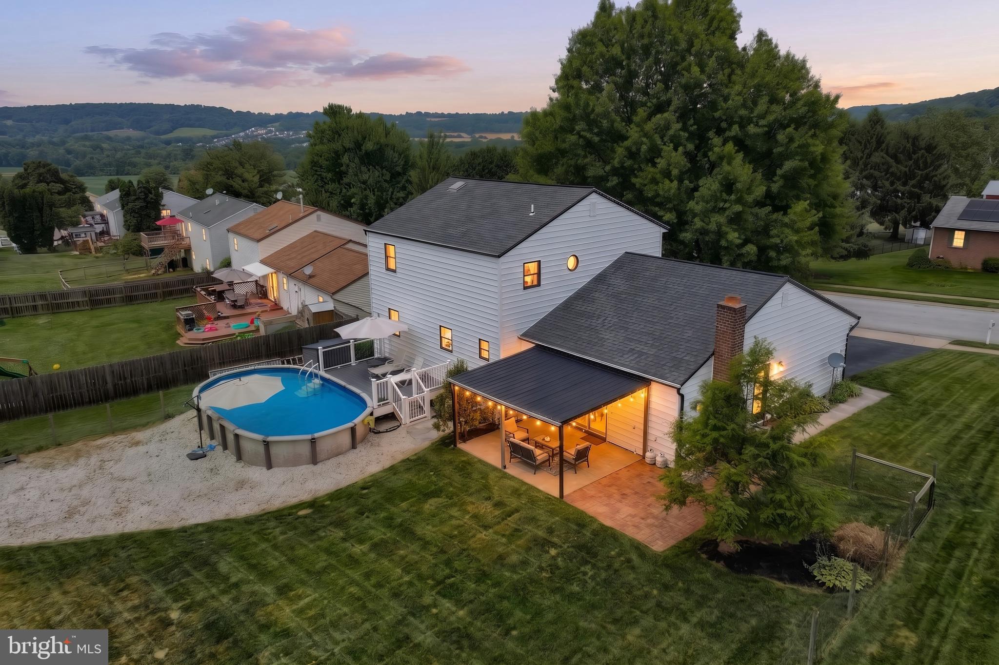 2832 GLEN HOLLOW DRIVE