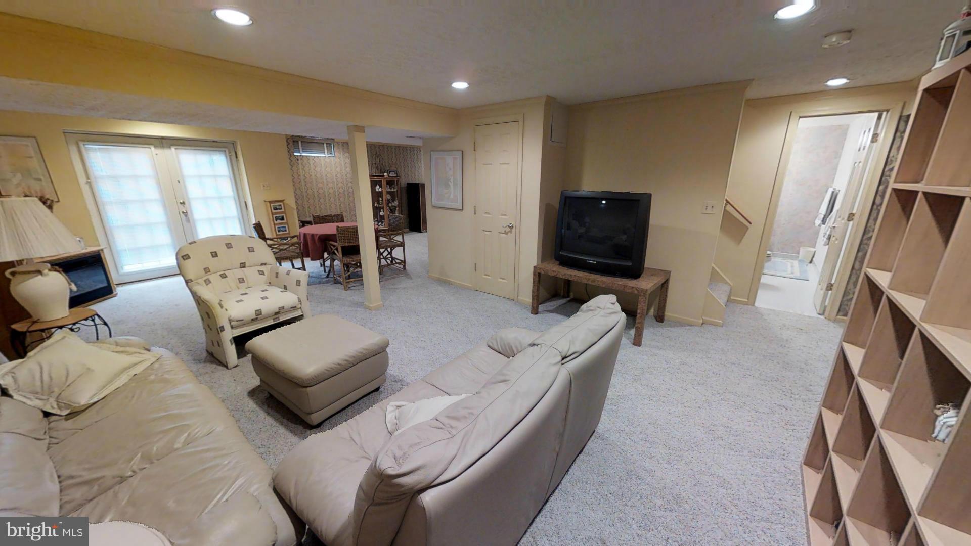 CROMWELL WOODS - Residential