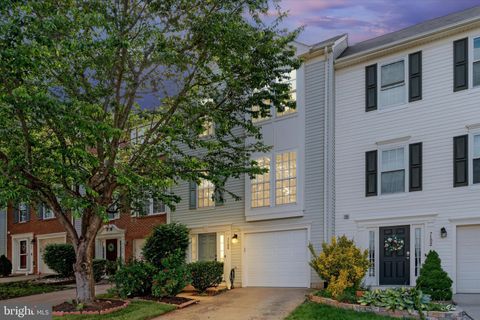 Photo of 7104 Wheeling Way, GAINESVILLE, VA 20155 (MLS # VAPW2118970)