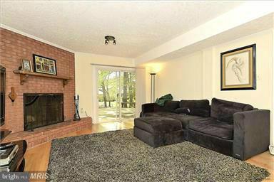 COUNTRY CLUB VIEW - Residential Lease