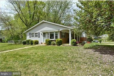 COUNTRY CLUB VIEW - Residential Lease