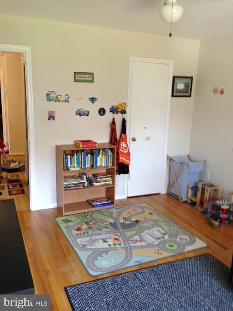 COUNTRY CLUB VIEW - Residential Lease