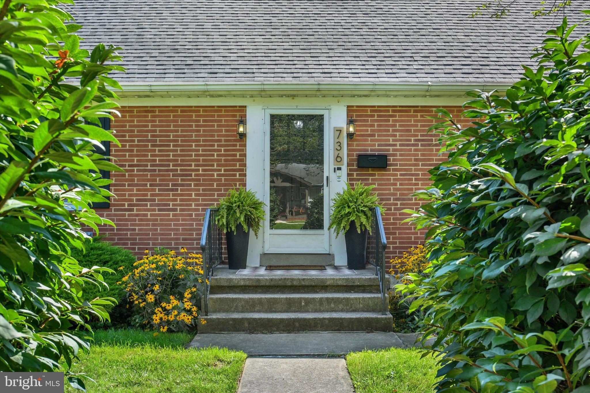 736 ADELIA STREET