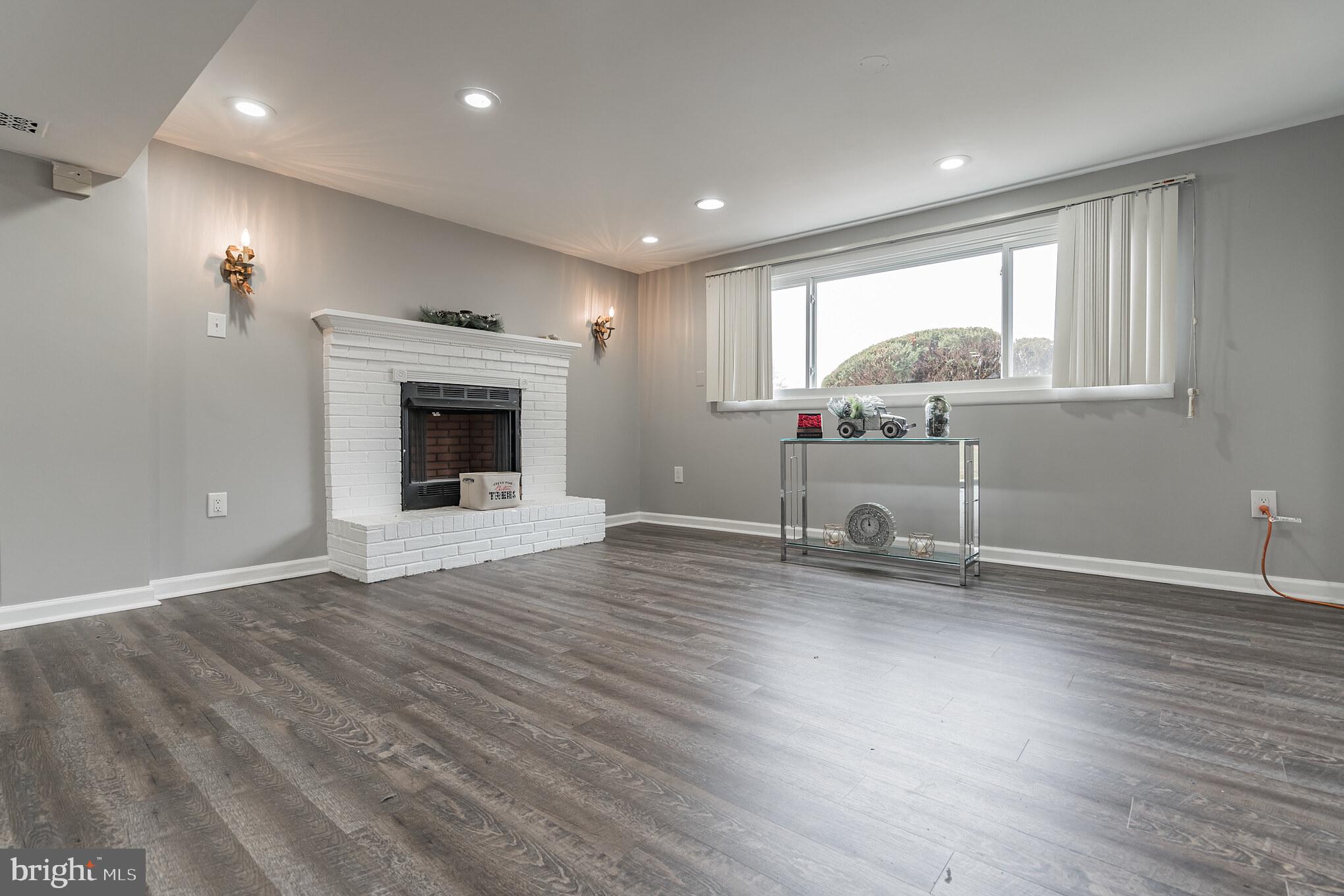 PYLES & WELCHES - Residential