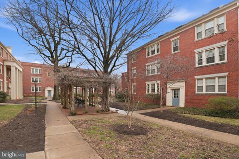 Photo of 525 Bashford Lane #4, ALEXANDRIA, VA 22314 (MLS # VAAX2054396)