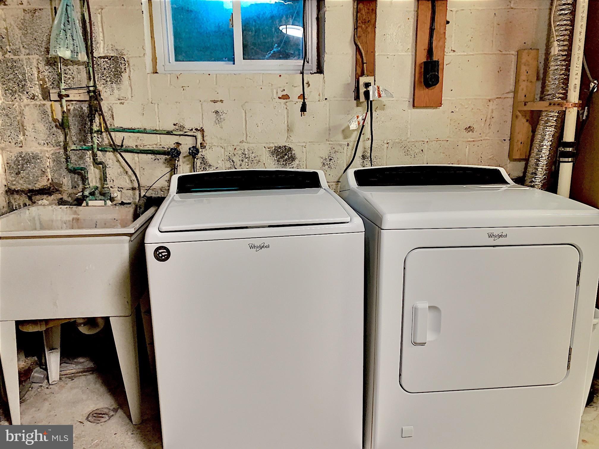 BROYHILL LANGLEY ESTATES - Residential Lease