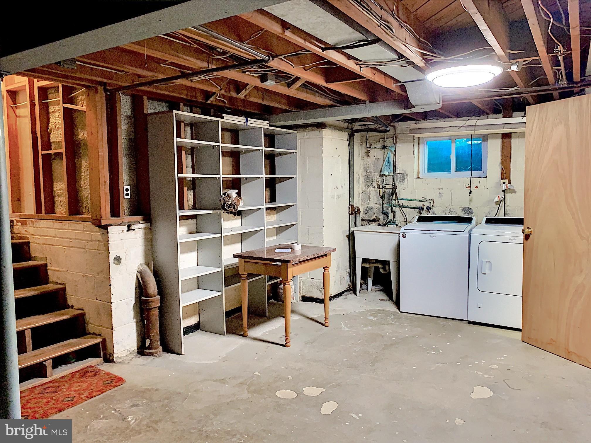 BROYHILL LANGLEY ESTATES - Residential Lease