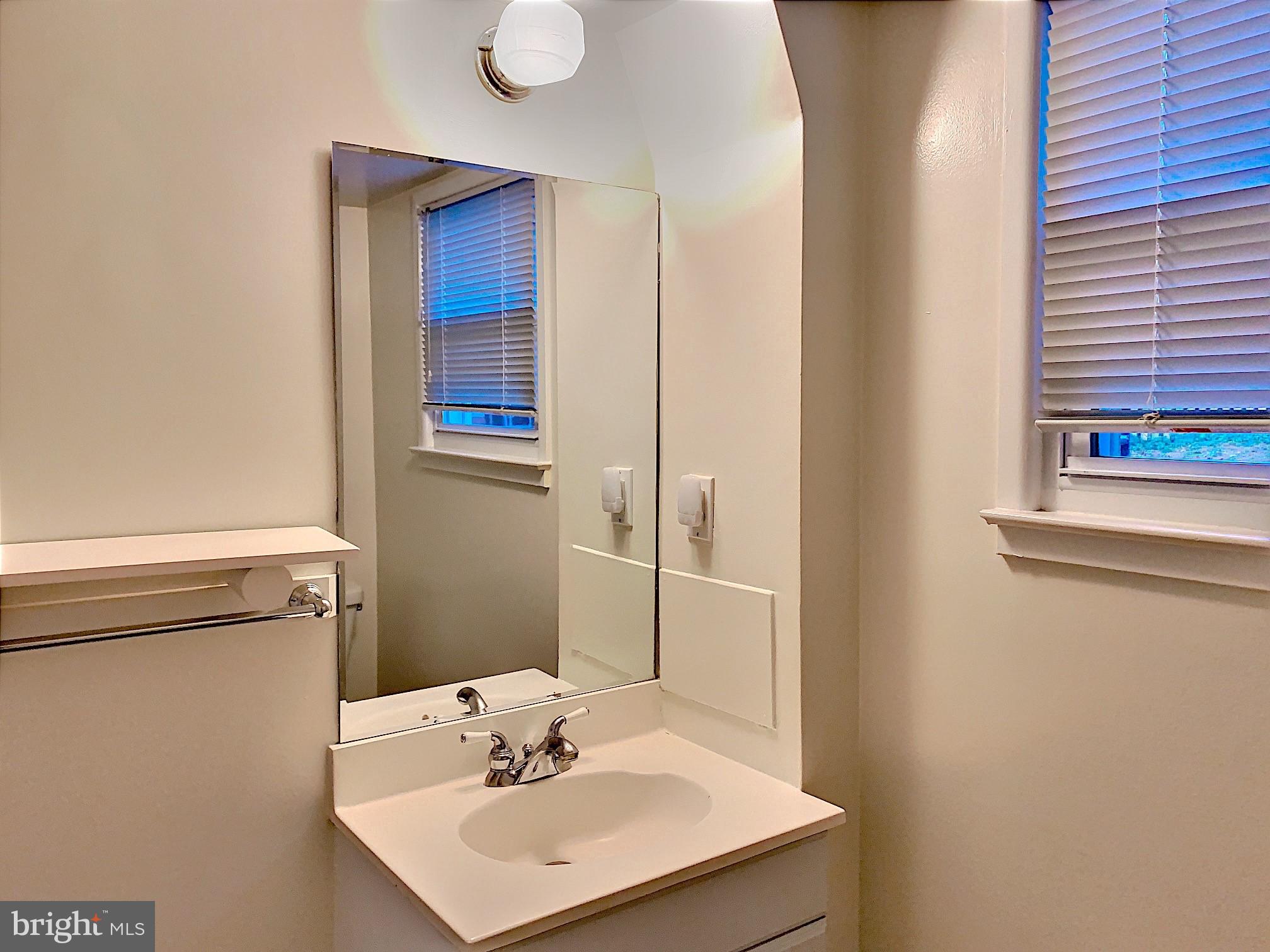 BROYHILL LANGLEY ESTATES - Residential Lease