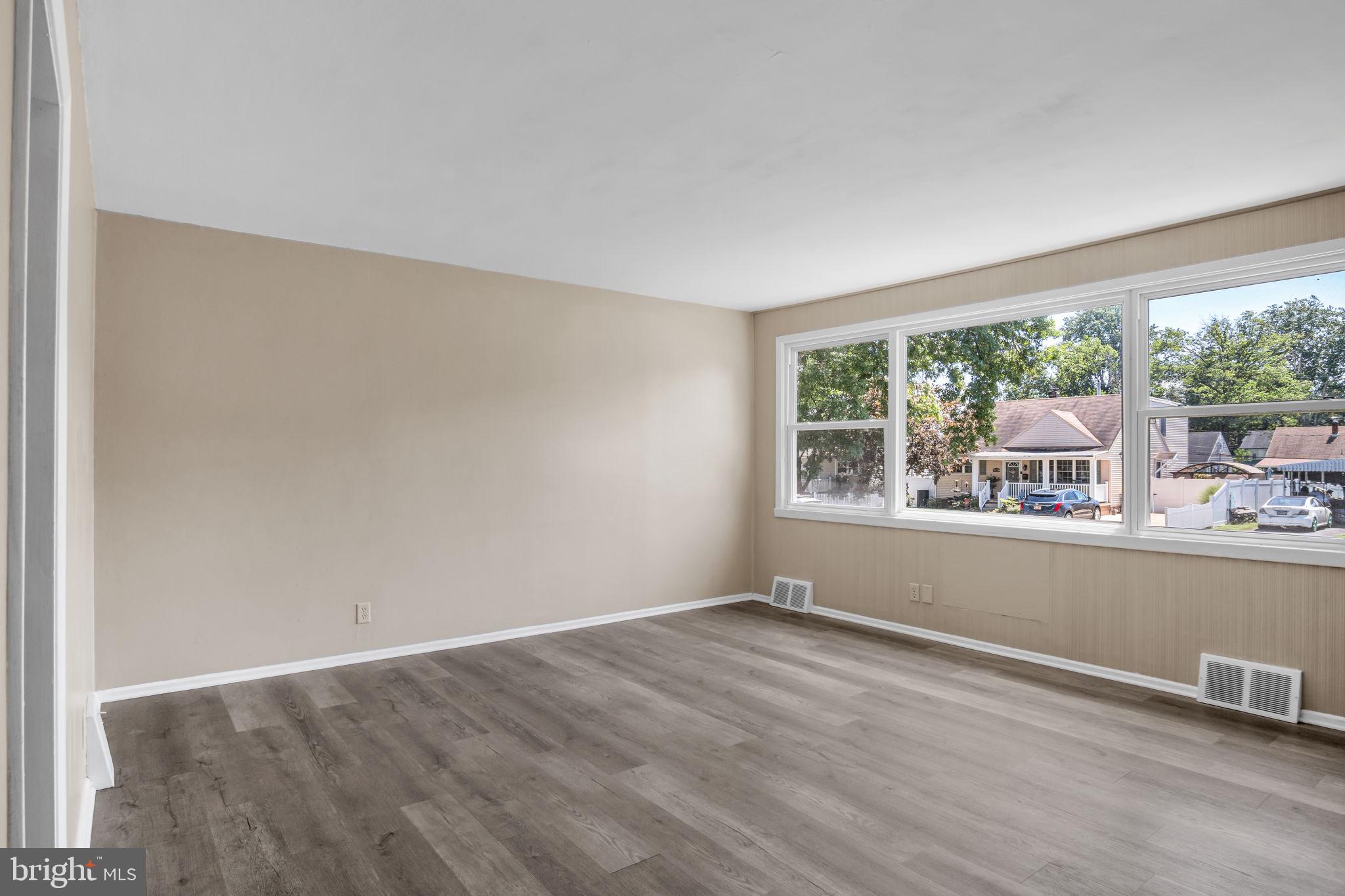 OAK HILLS - Residential