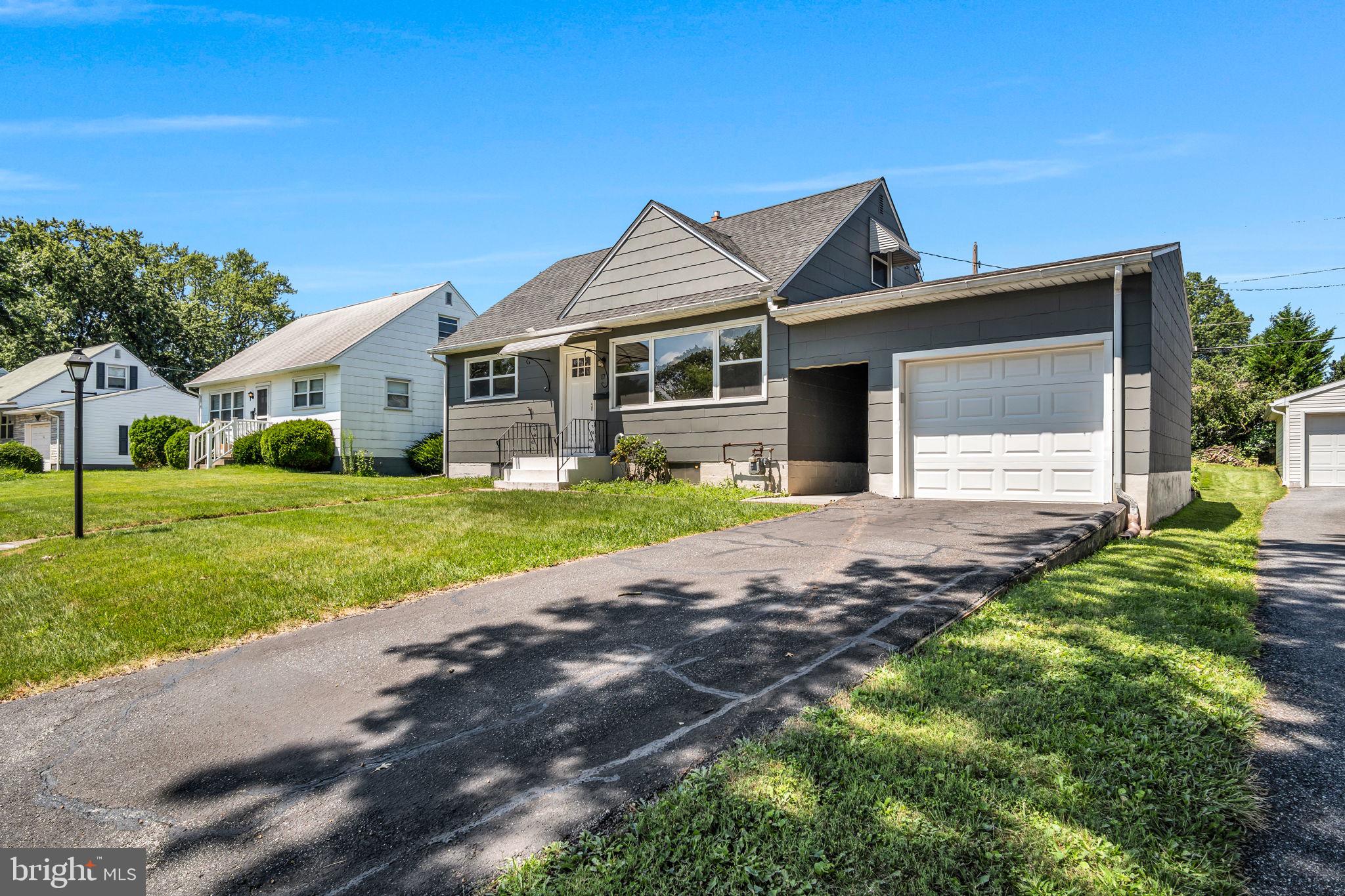 OAK HILLS - Residential