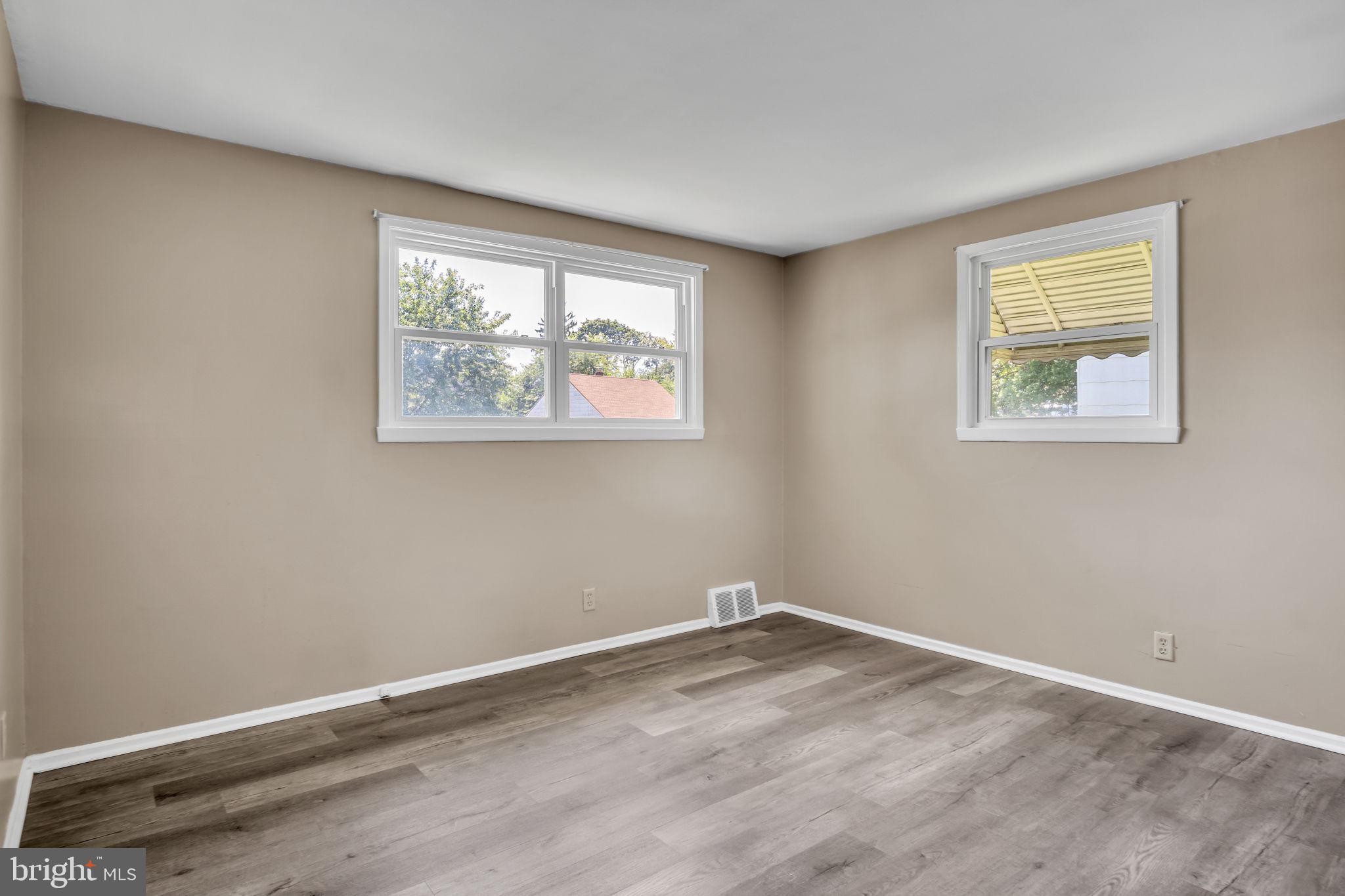 OAK HILLS - Residential