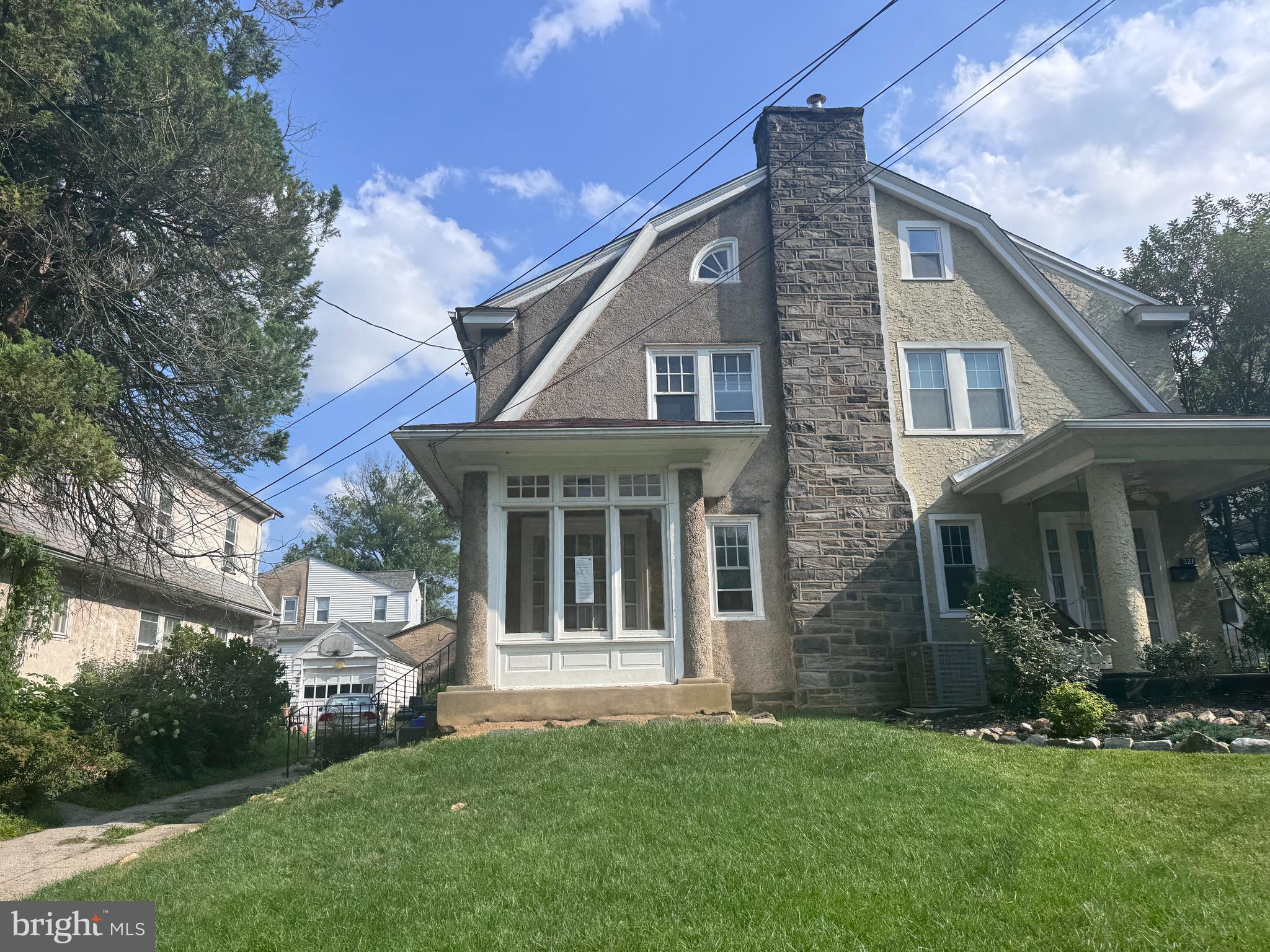 323 HATHAWAY LANE