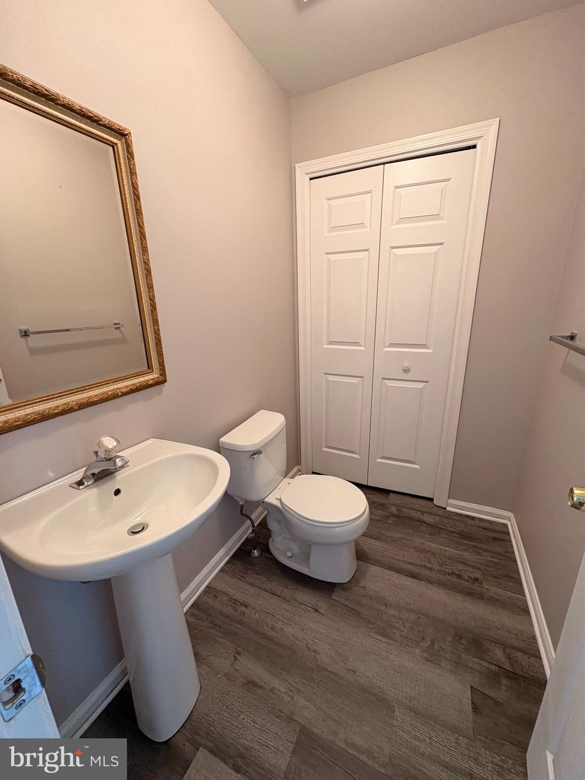 MEWS AT VALLEY FOR - Residential Lease