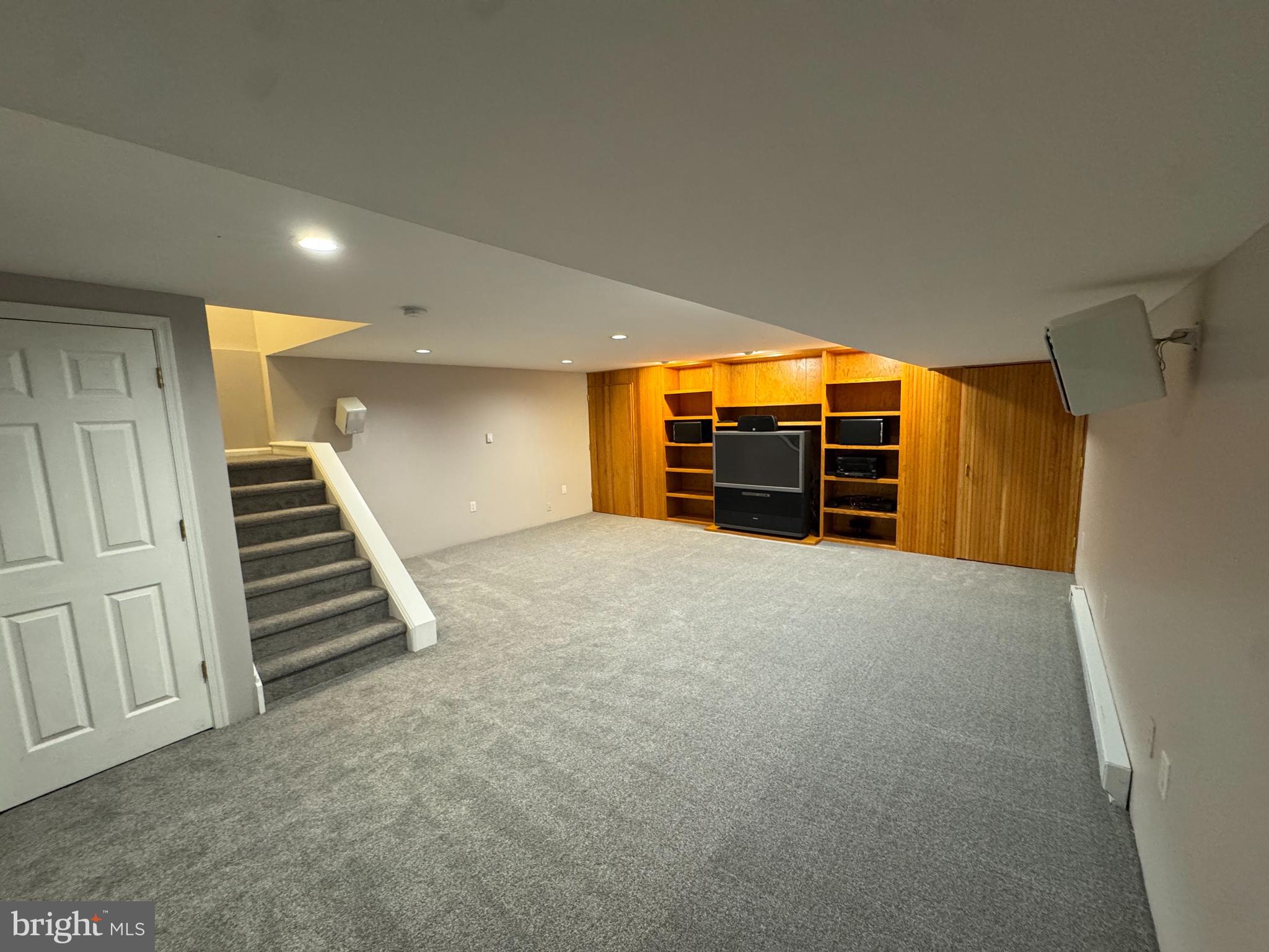 MEWS AT VALLEY FOR - Residential Lease